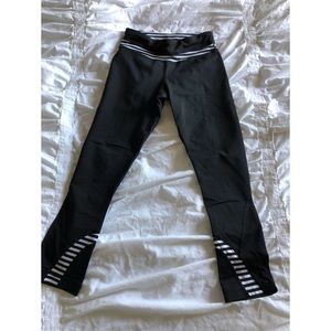black and white cropped lululemon leggings!